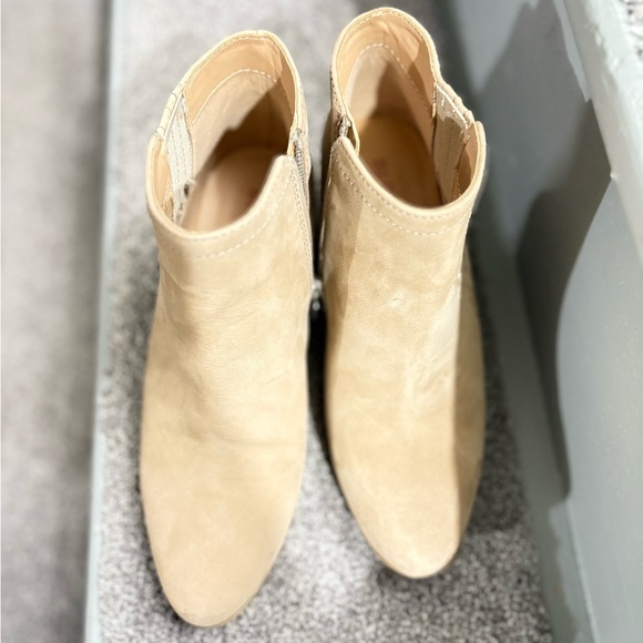 Blonde Chunky Ankle Boots. Waterproof. Sand color 2024. Great condition. 7 - Picture 10 of 12